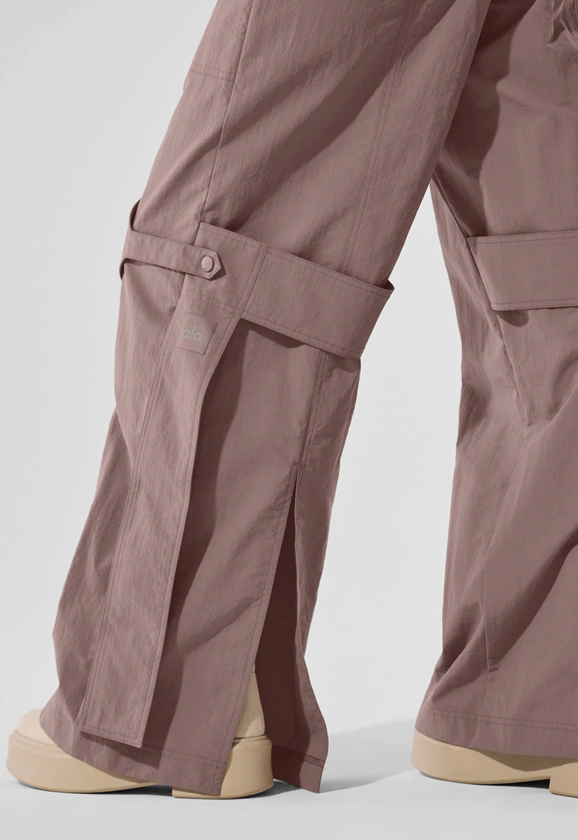 Alo Yoga High-Waist Voyager Trouser Limited Mushroom pantolon