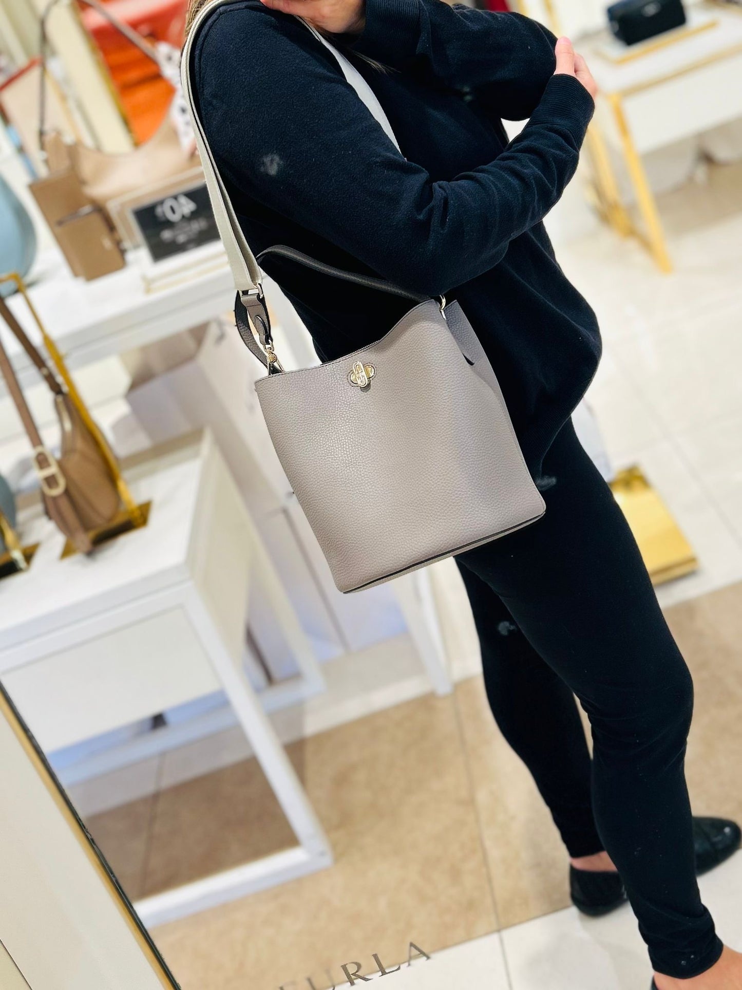 Danae M Size