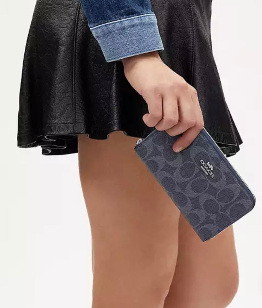 Medium Id Zip Wallet In Signature Canvas
