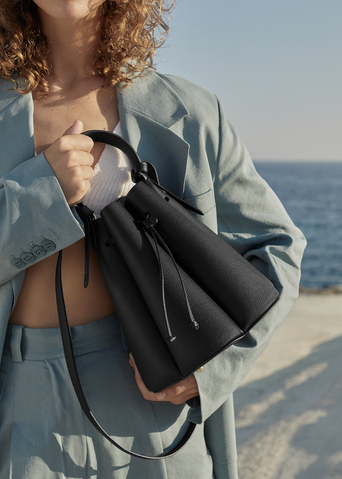 Numéro Huit Edition Textured Black