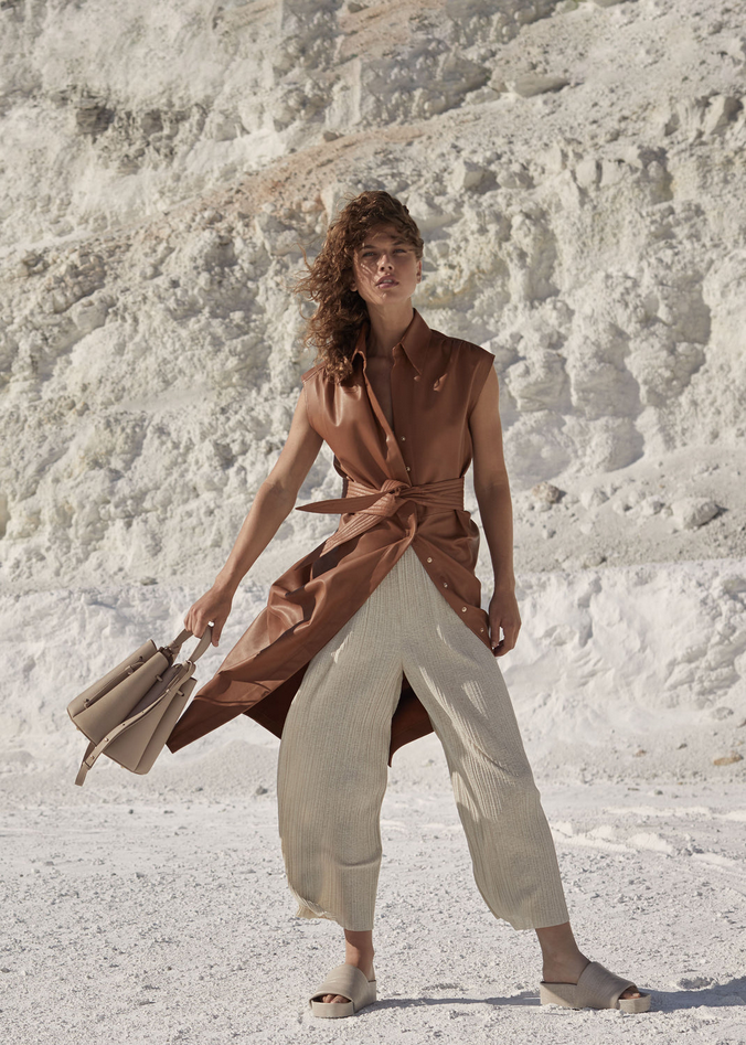 Numéro Huit Edition Textured Taupe