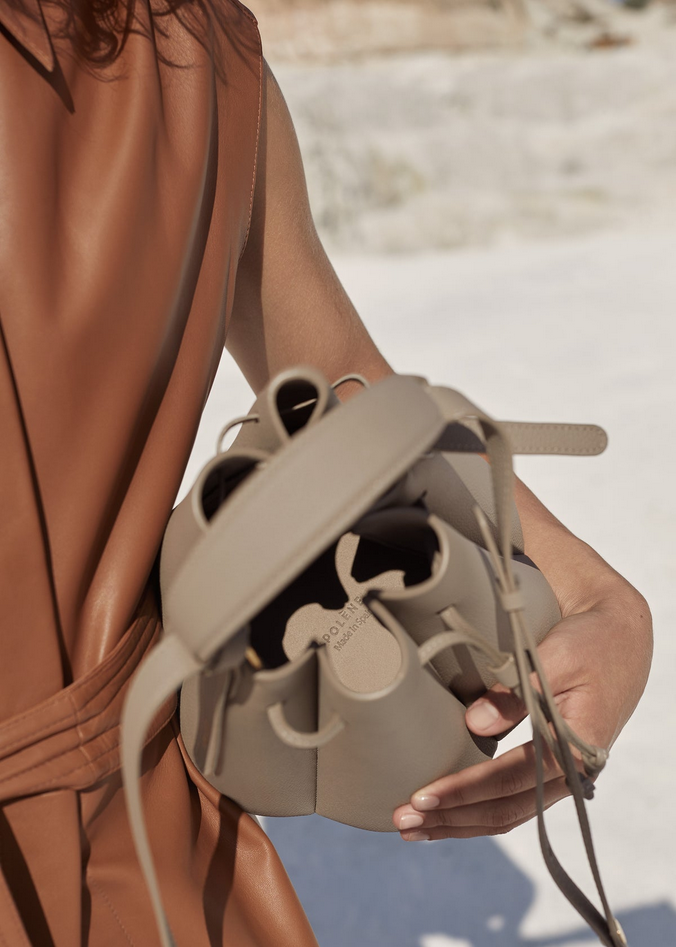 Numéro Huit Edition Textured Taupe