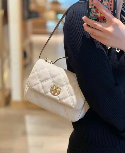Willa top handle