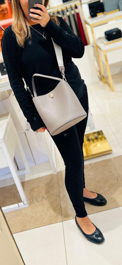 Danae M Size