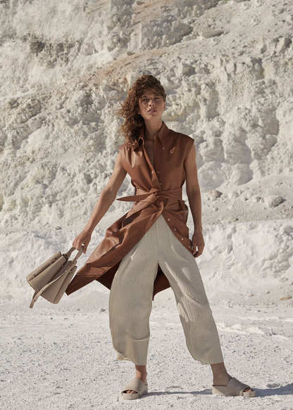 Numéro Huit Edition Textured Taupe